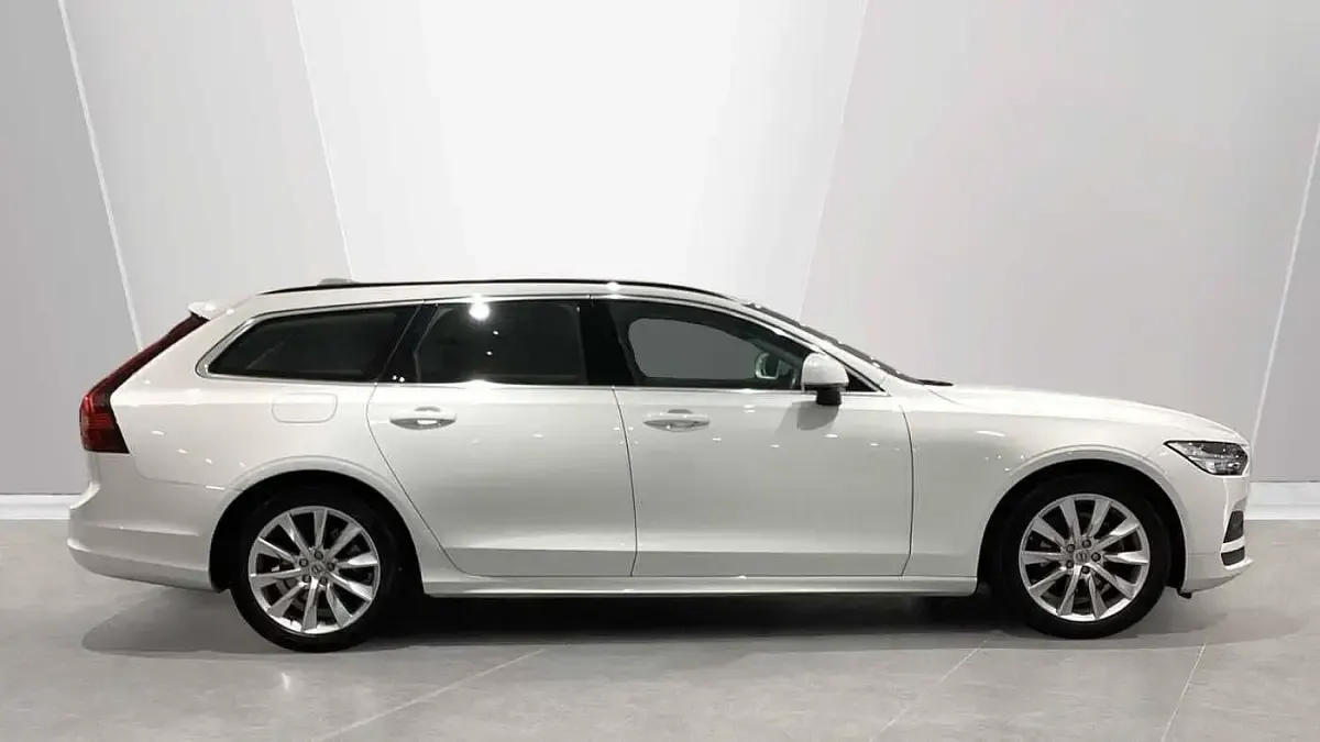Used Volvo V90 Momentum 197 HP (144 kW) 2022 White Estate