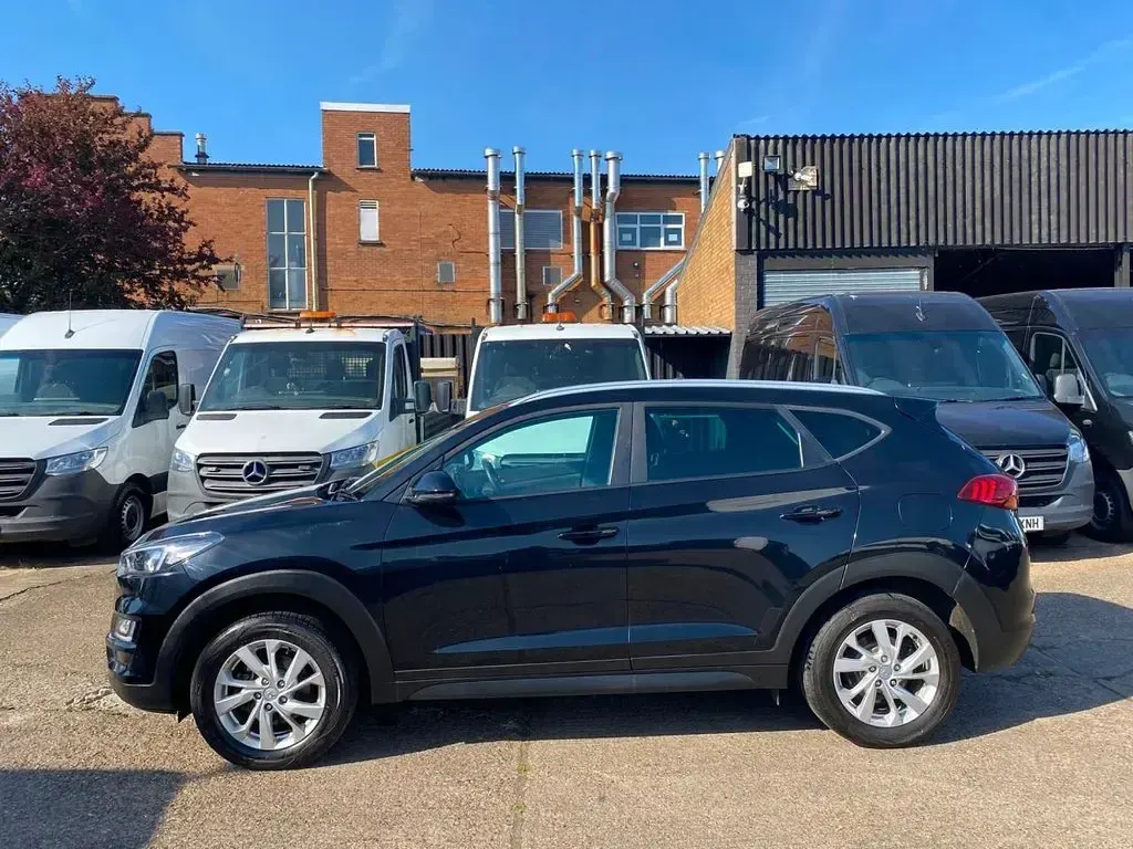 Used Hyundai Tucson SE 132 HP (97 kW) 2019 Black SUV