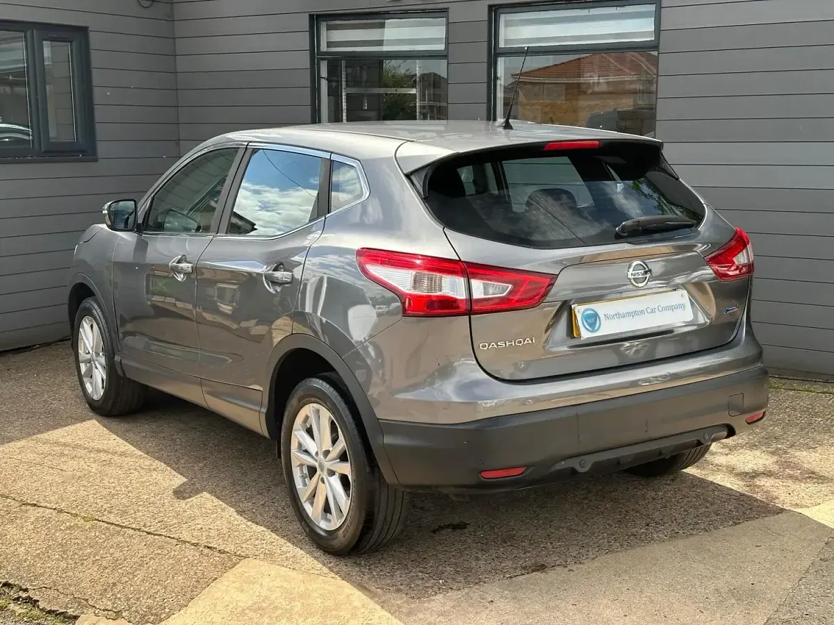 Używany Nissan Qashqai Acenta 110 KM (80 kW) 2015 Szary SUV