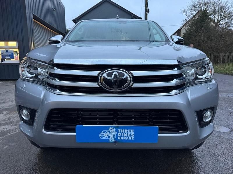Used Toyota HiLux 150 HP (110 kW) 2018 Silver Pickup