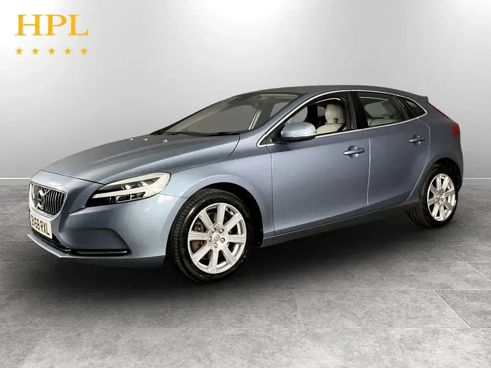 Used Volvo V40 Inscription 152 HP (111 kW) 2018 Blue Hatchback