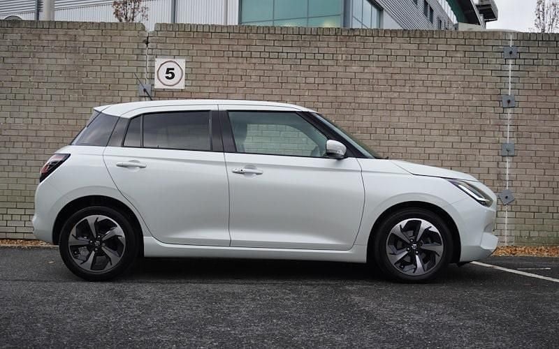 Used Suzuki Swift SZ5 82 HP (60 kW) 2024 Pure white pearl Hatchback