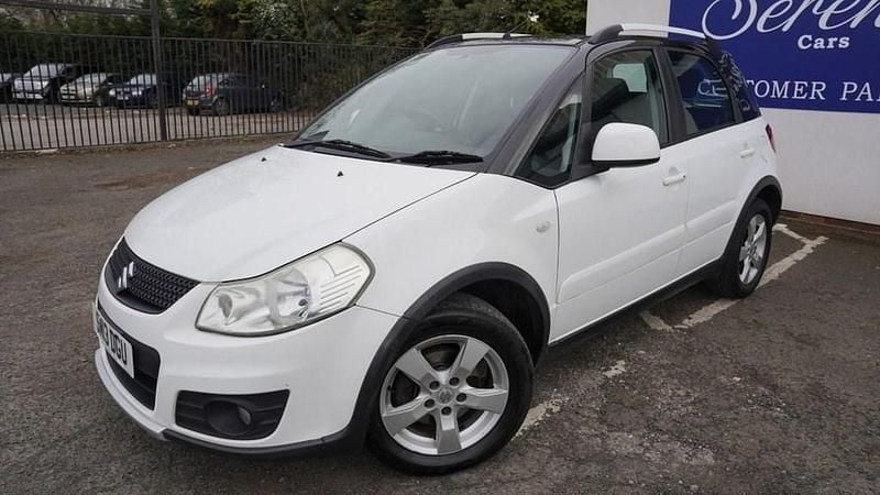 Used Suzuki SX4 SZ4 120 HP (88 kW) 2013 White SUV