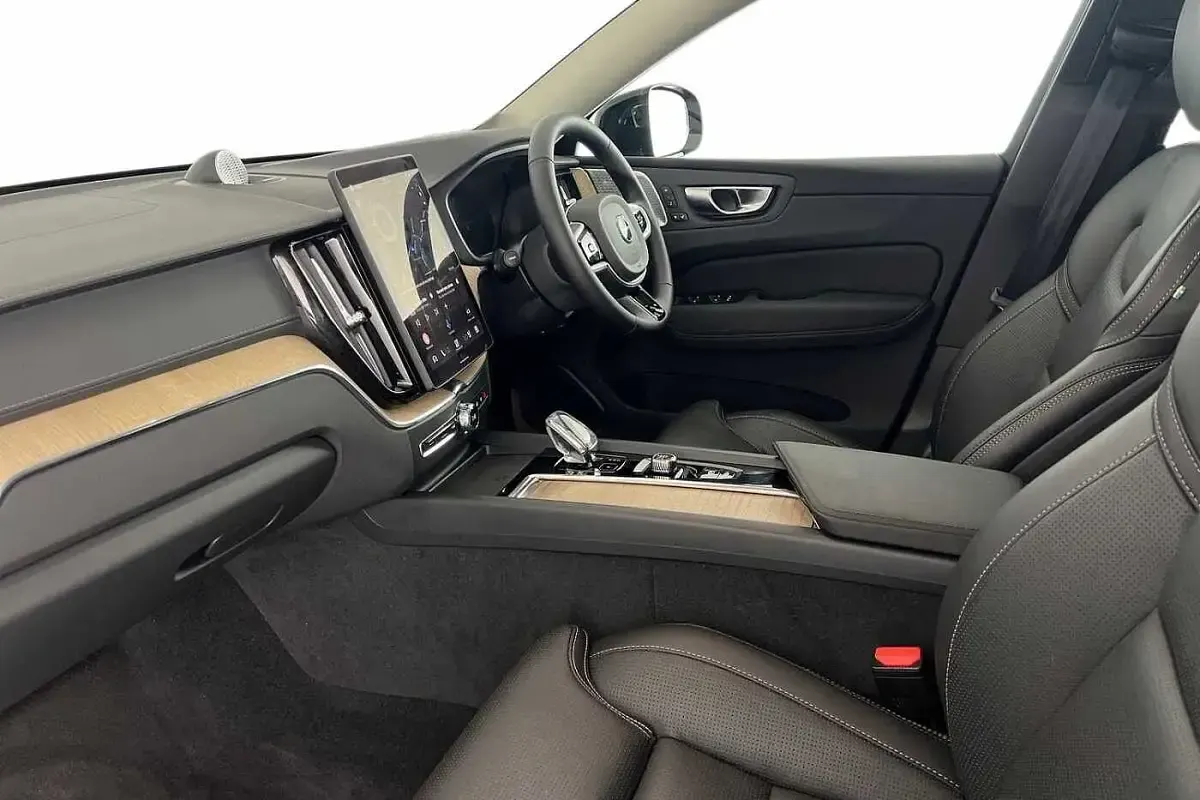 Used Volvo XC60 Ultra 455 HP (334 kW) 2025 Vapour grey SUV