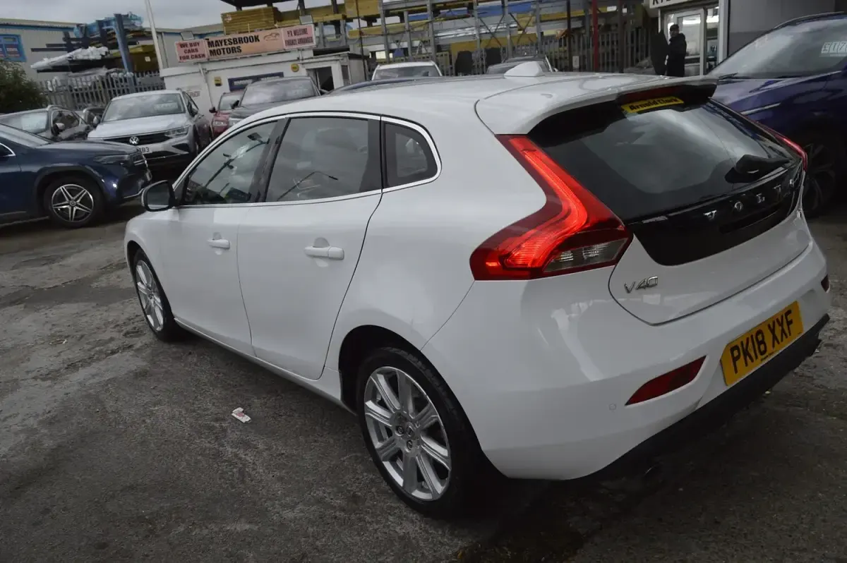 Used Volvo V40 Inscription 152 HP (111 kW) 2018 White Hatchback