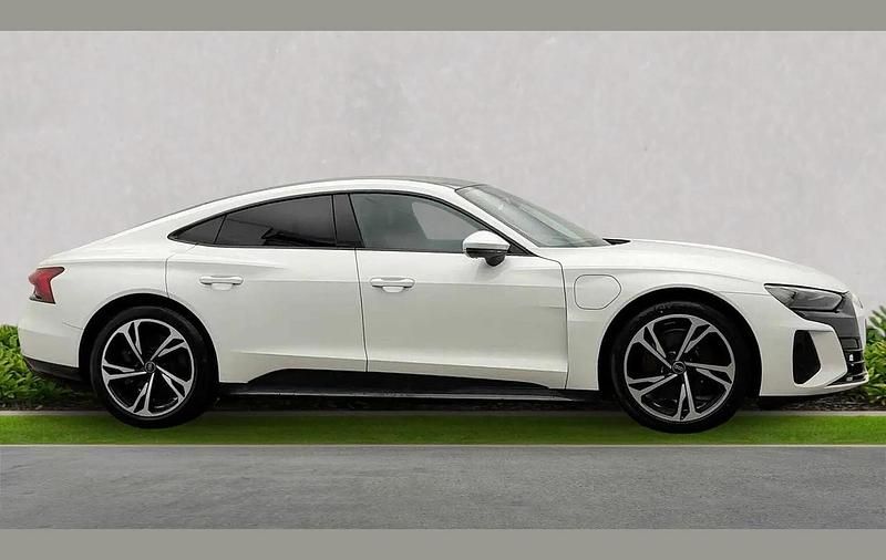 Used Audi e-tron GT quattro Comfort 384 kW (523 HP) 2023 White Sedan
