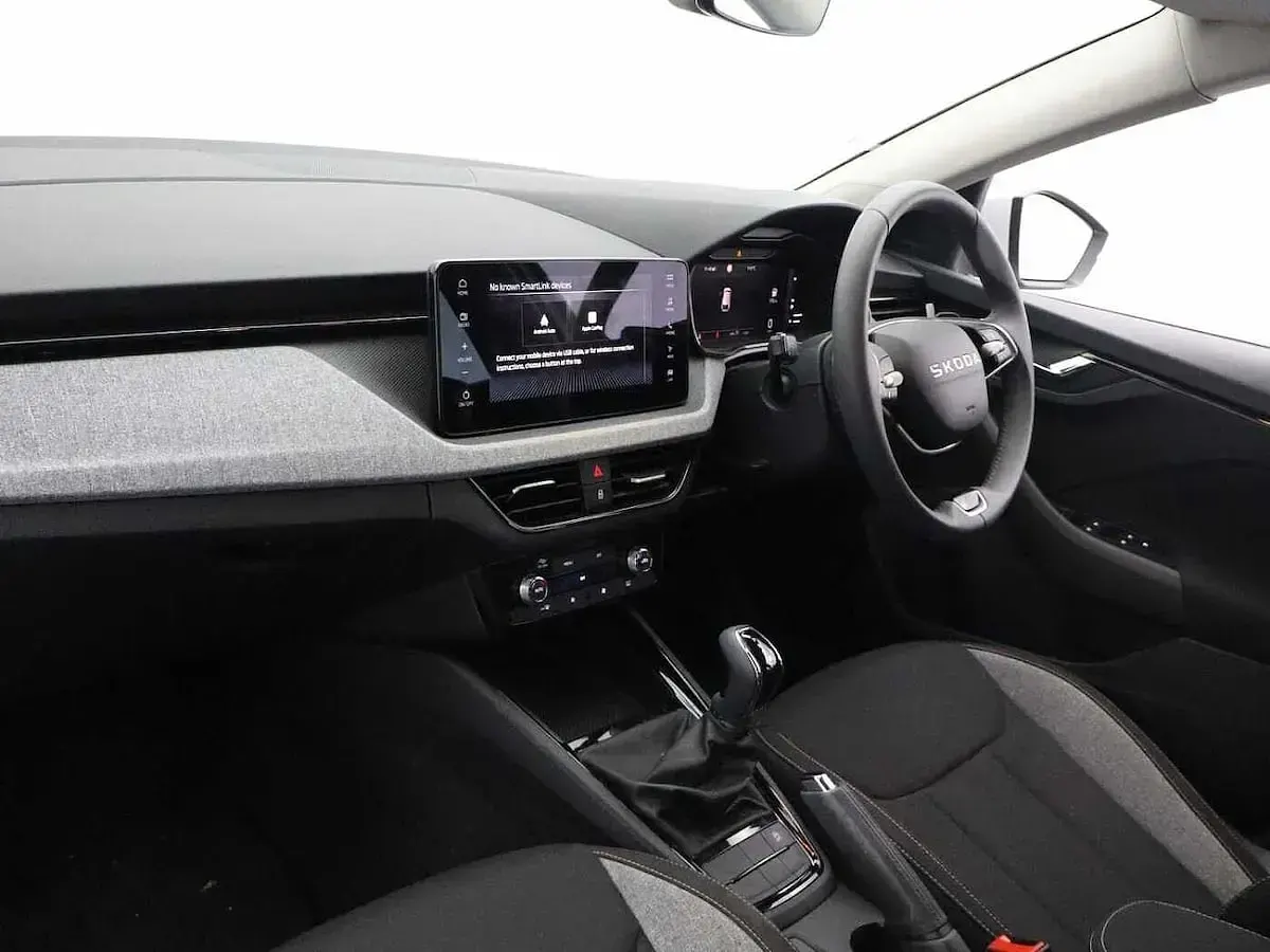 Used Skoda Scala SE 116 HP (85 kW) 2025 White Hatchback