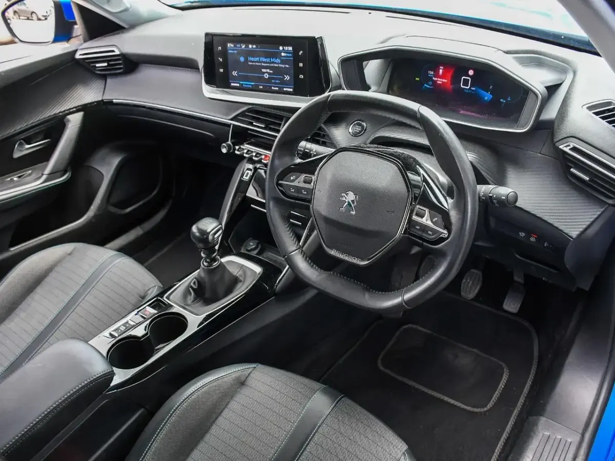 Used Peugeot 2008 Allure Premium 129 HP (94 kW) 2021 Blue SUV