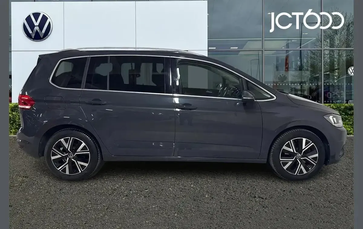 Used VW Touran SEL 150 HP (110 kW) 2021 Grey MPV