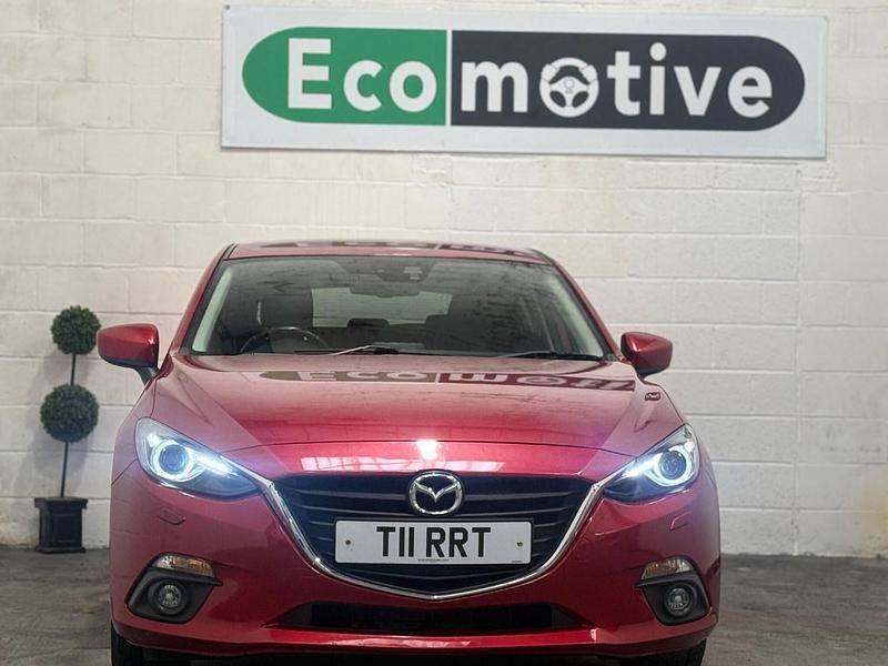 Used Mazda 3 2015 Red Hatchback