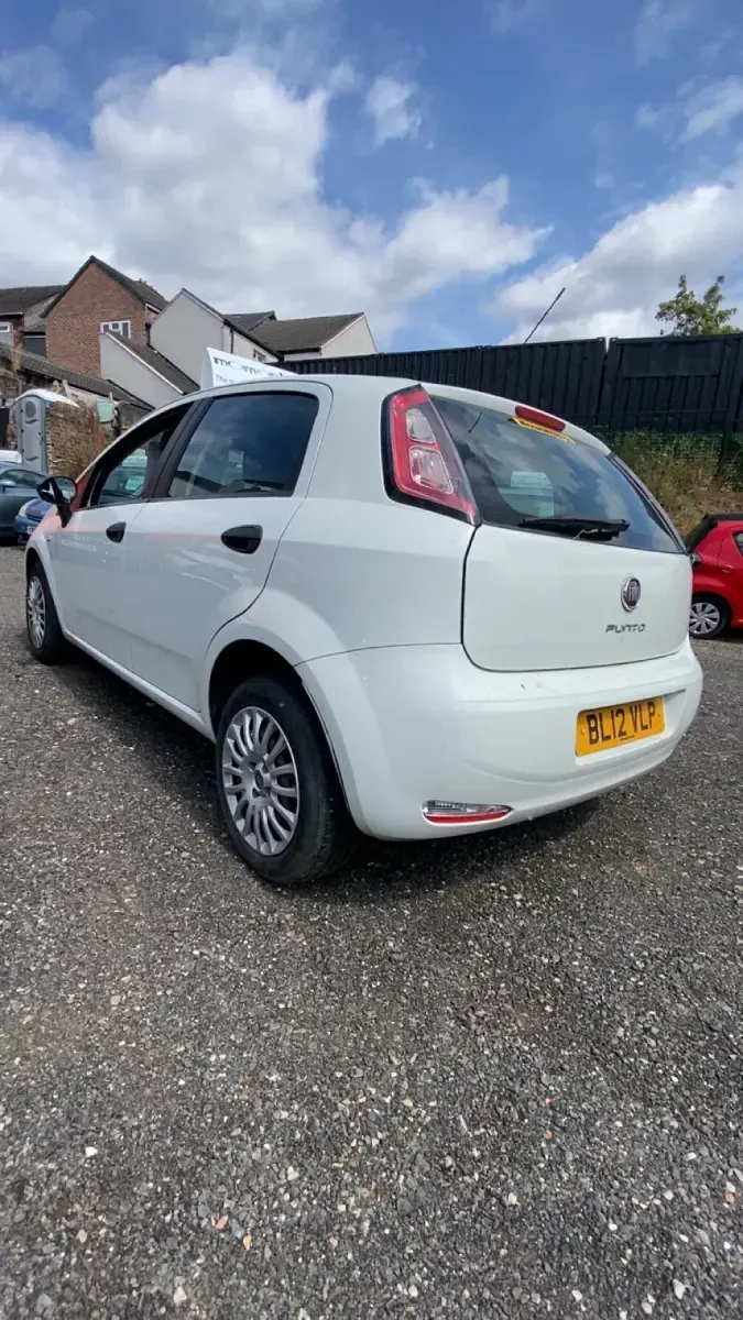 Used Fiat Punto Pop 69 HP (50 kW) 2012 White Hatchback