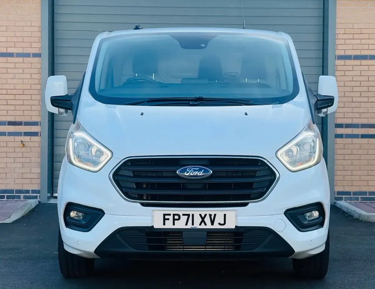 Used Ford Transit Custom Limited 130 HP (95 kW) 2022 White Van