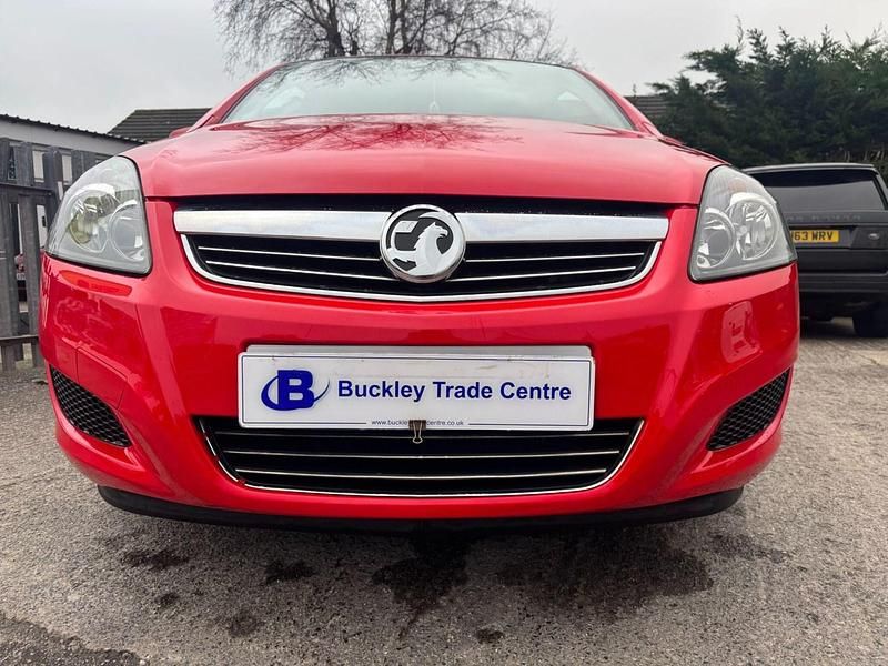 Used Vauxhall Zafira 120 HP (88 kW) 2014 Red MPV