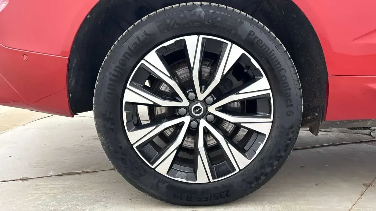 Used Volvo XC60 Plus 194 HP (142 kW) 2024 SUV