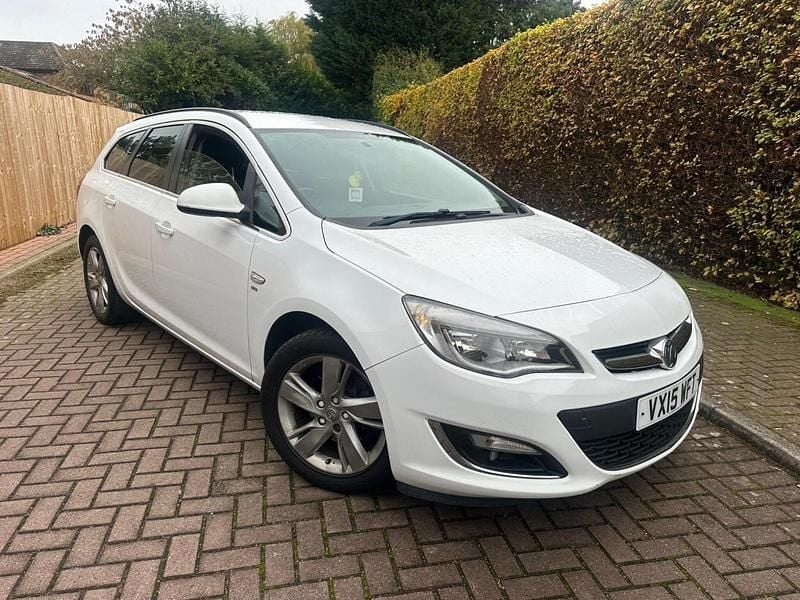White Used 2015 Vauxhall Astra SRi Estate | £1,990 (Good price) - Image 1/4