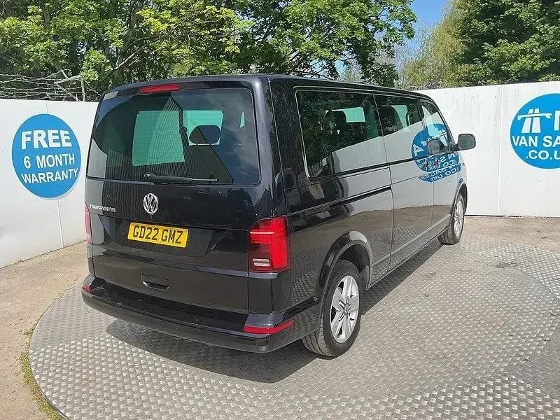 Second-hand VW Transporter SE 148 CP (108 kW) 2022 Negru Van