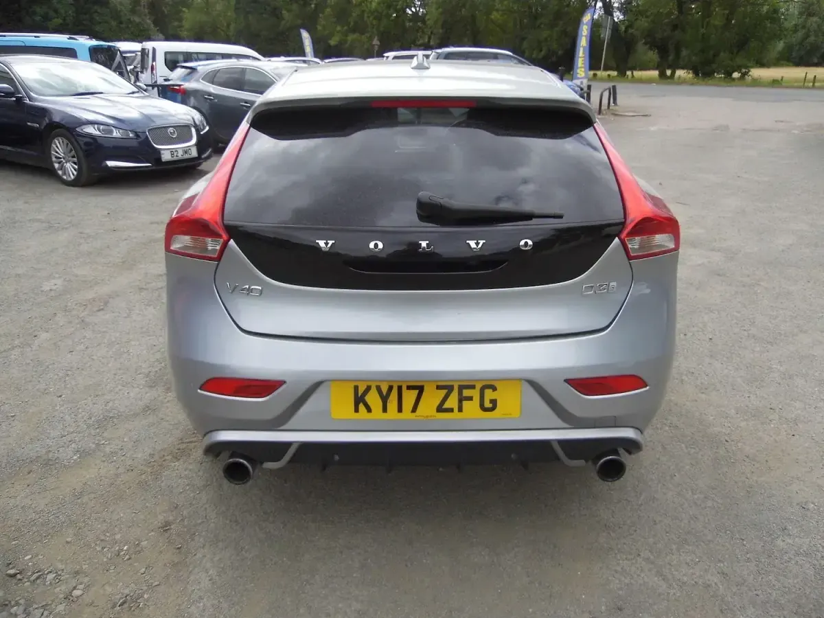 Used Volvo V40 R-Design Pro 150 HP (110 kW) 2017 Silver Hatchback