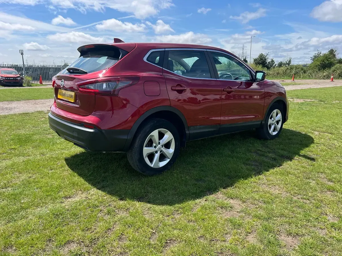 Used Nissan Qashqai Acenta Premium 160 HP (117 kW) 2020 Red SUV