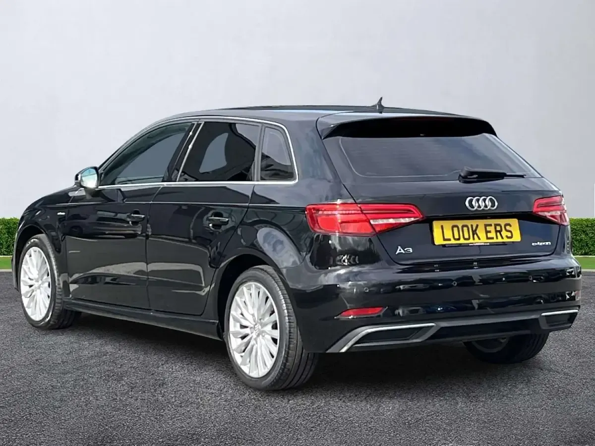 Begagnad Audi A3 e-tron Advanced 204 HK (150 kW) 2016 Svart Halvkombi
