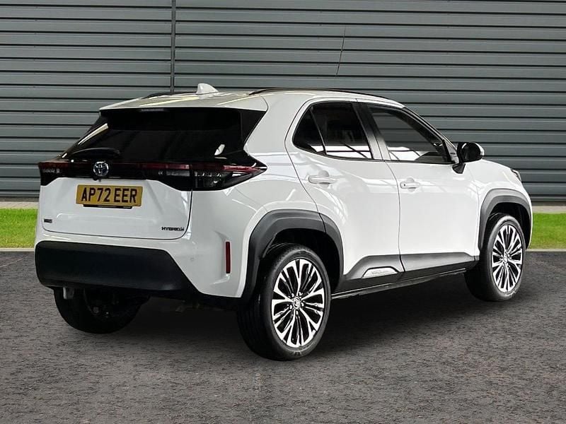 Used Toyota Yaris 116 HP (85 kW) 2022 Pure white Hatchback