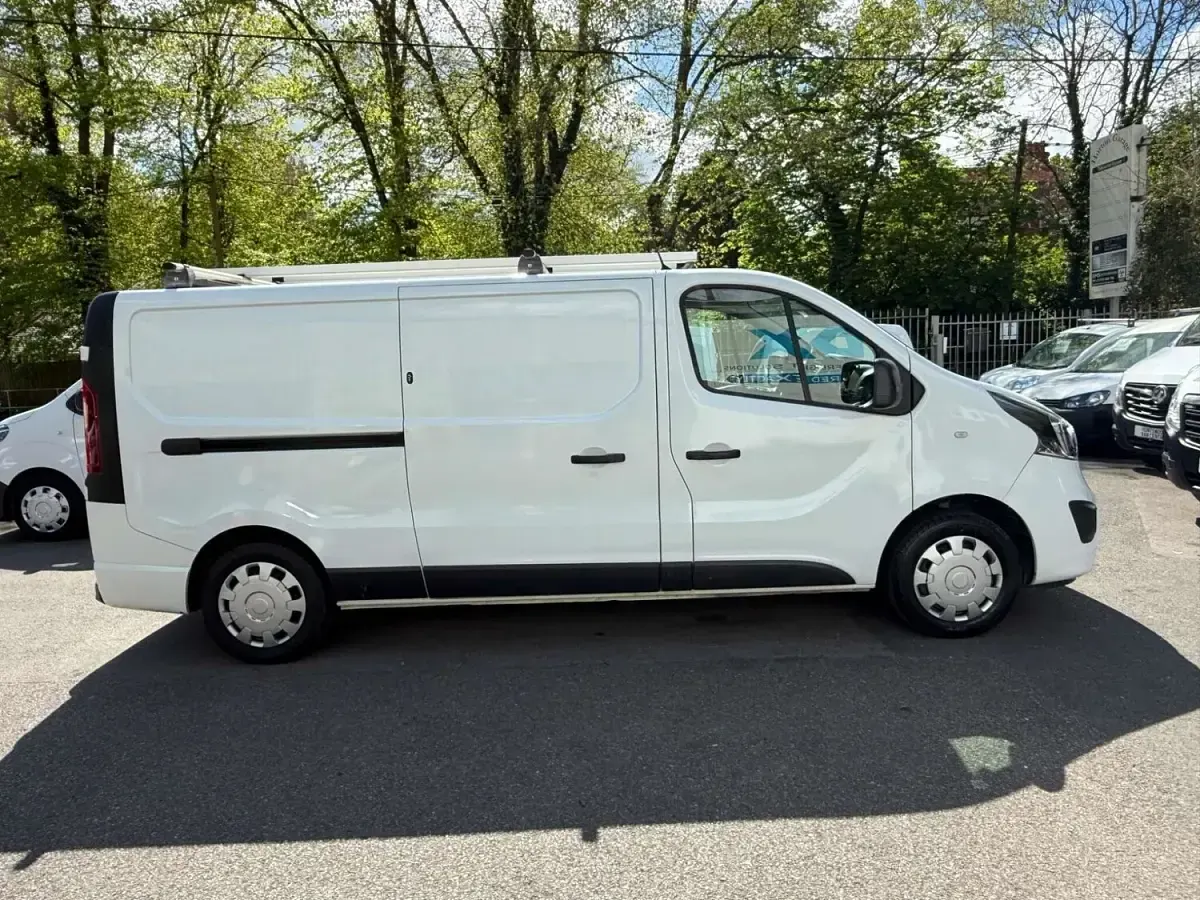 Usado Vauxhall Vivaro Sportive 125 HP (91 kW) 2019 Branco Monovolume