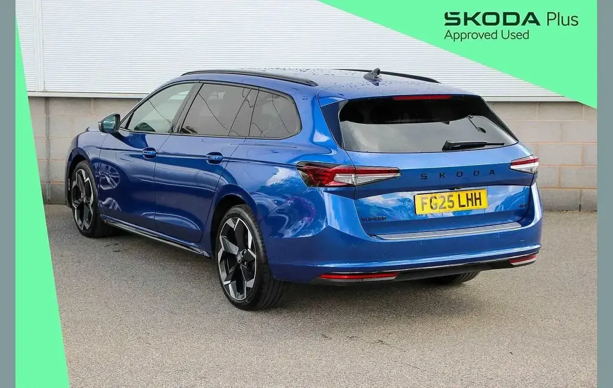 Used Skoda Superb SportLine 190 HP (139 kW) 2025 Cobalt blue metallic Estate