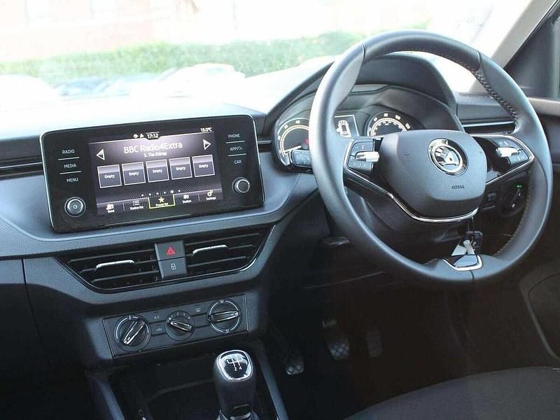 Used Skoda Kamiq SE 70 HP (51 kW) 2022 White SUV