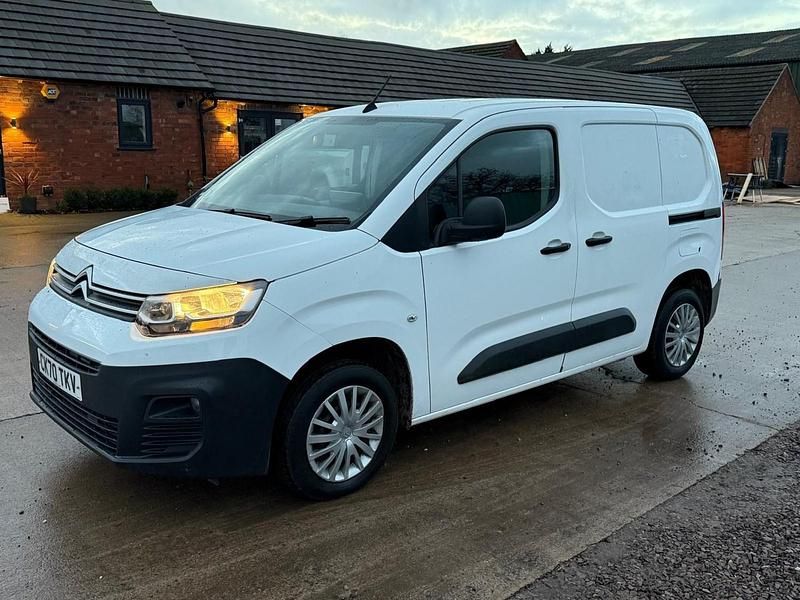 Used Citroën Berlingo Start 75 HP (55 kW) 2020 White MPV