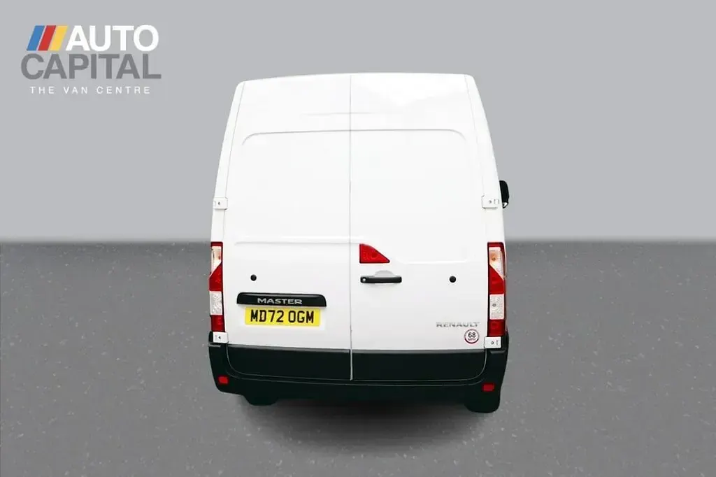Used Renault Master Business 135 HP (99 kW) 2022 White MPV