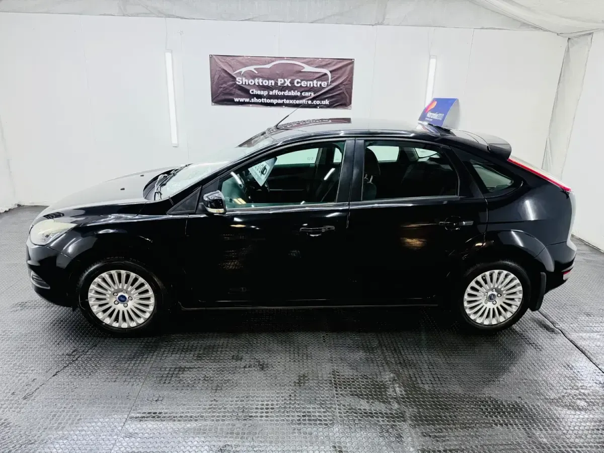 Używany Ford Focus Titanium 110 KM (80 kW) 2010 Czarny Hatchback