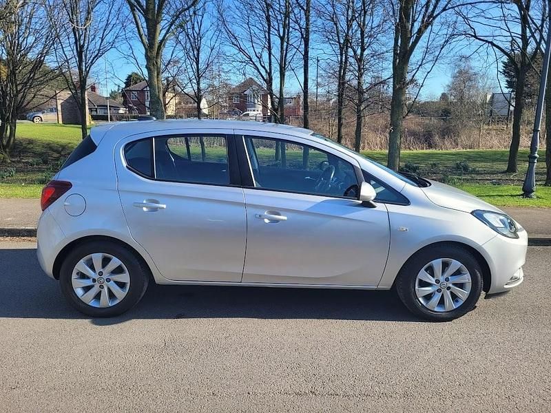 Second-hand Vauxhall Corsa Design Edition 2017 Argintiu Hatchback