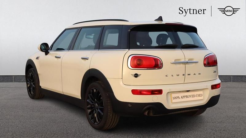 Used Mini One Clubman 101 HP (74 kW) 2019 White Estate
