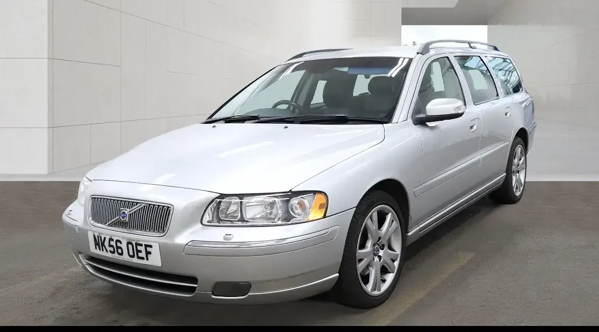 Używany Volvo V70 SE 2006 Srebrny Kombi