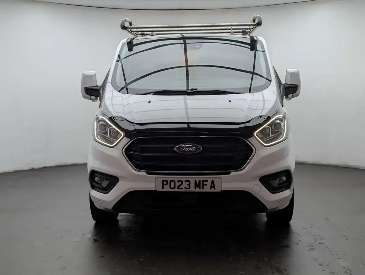Begagnad Ford Transit Custom Limited 130 HK (95 kW) 2023 Vit Van