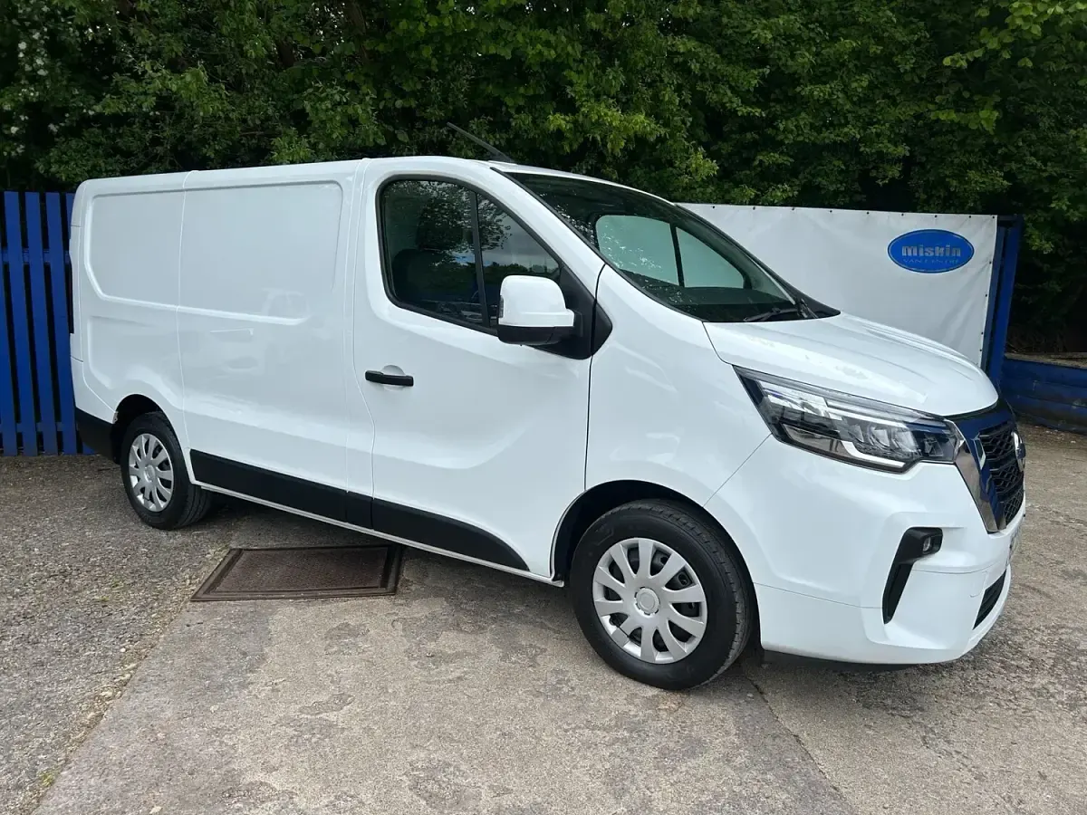 Used Nissan Primastar Acenta 110 HP (80 kW) 2023 White MPV
