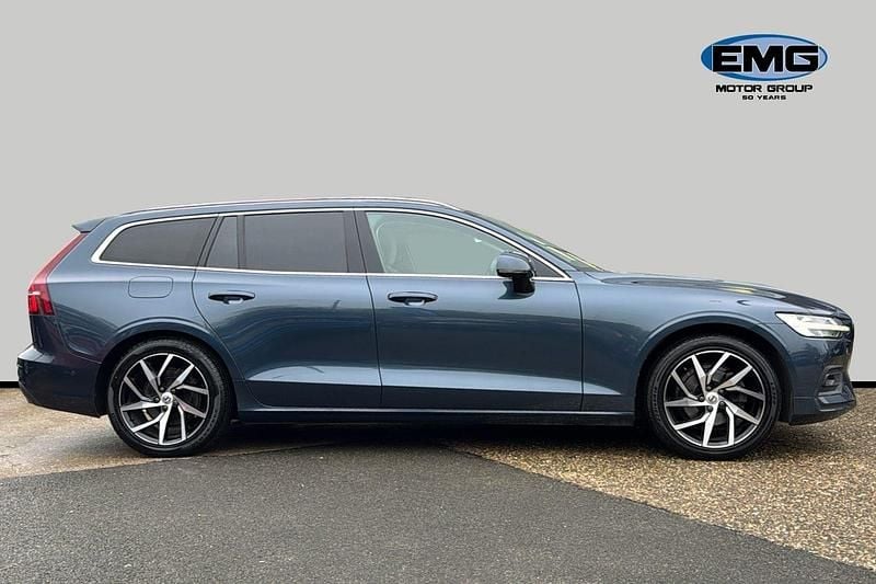Used Volvo V60 Momentum 190 HP (139 kW) 2018 Blue Estate