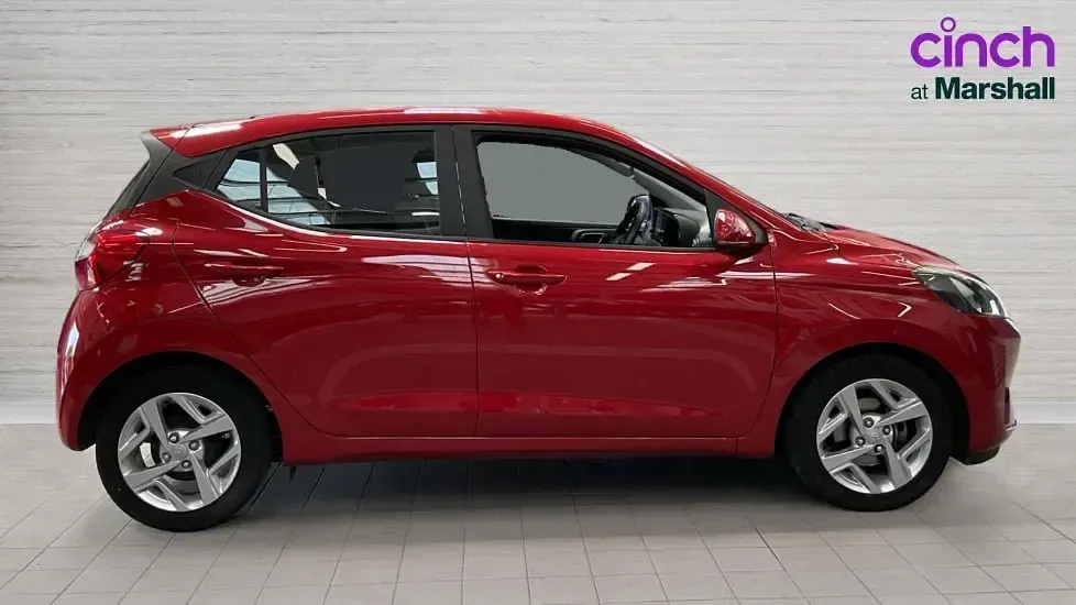 Used Hyundai i10 SE 67 HP (49 kW) 2022 Red Hatchback