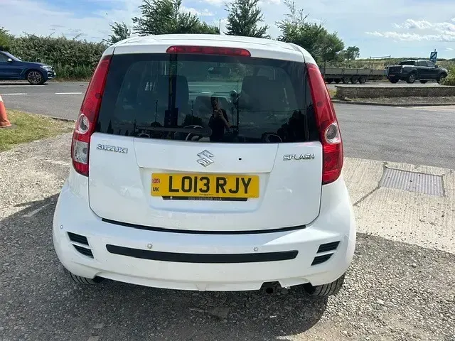 Used Suzuki Splash SZ4 2013 White Hatchback