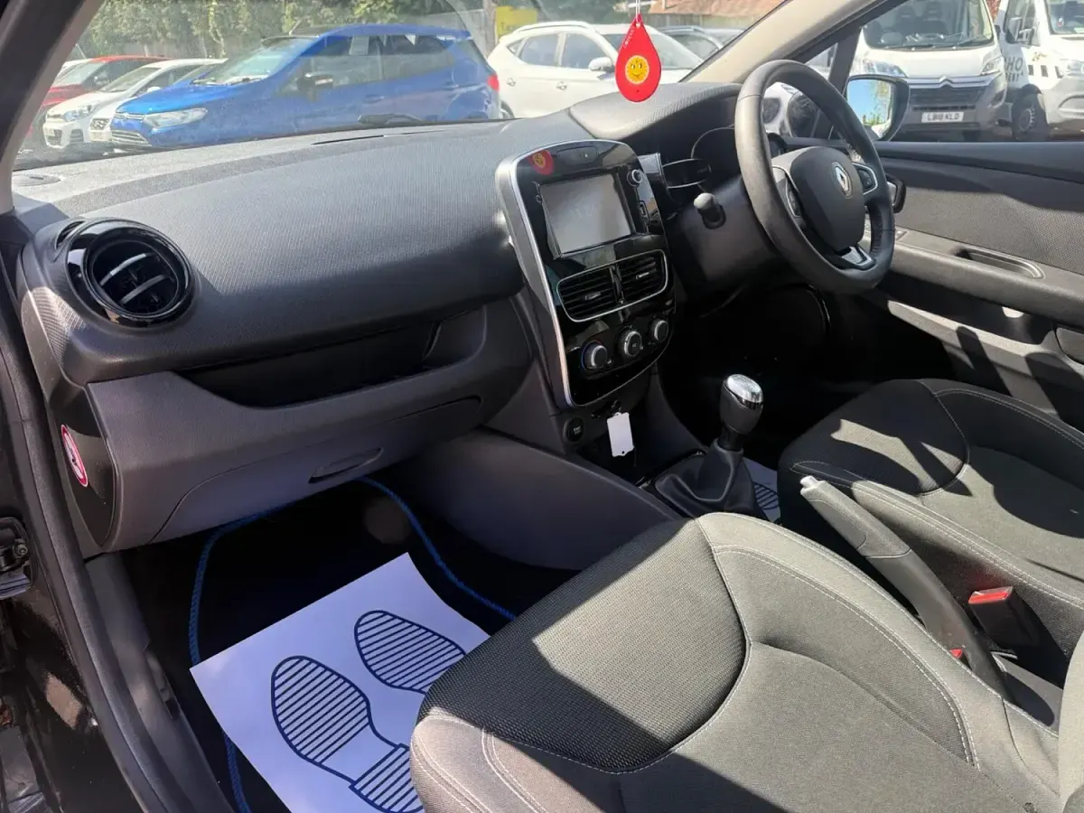 Used Renault Clio IV Iconic 2018 Black Hatchback