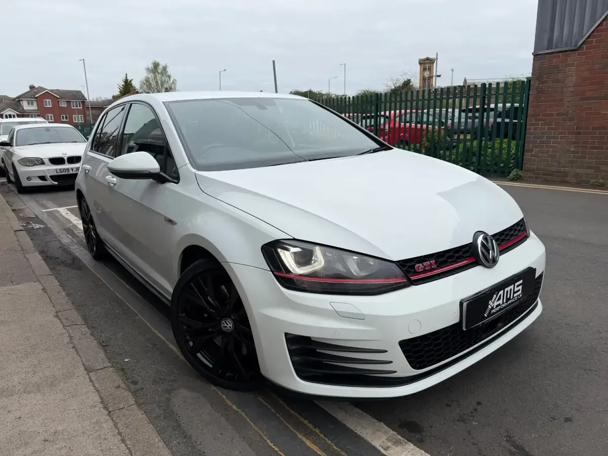 Begagnad VW Golf VII GTI 2015 Vit Halvkombi