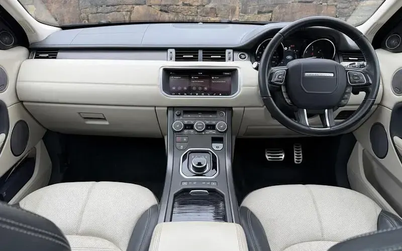 Used Land Rover Range Rover evoque HSE Dynamic 179 HP (131 kW) 2018 Grey SUV