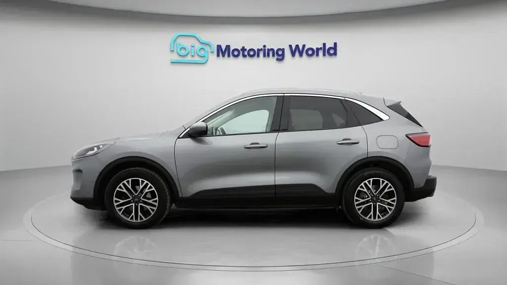 Used Ford Kuga Titanium 150 HP (110 kW) 2021 Silver SUV