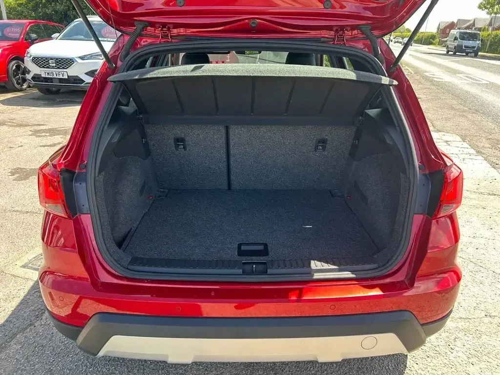Usado Seat Arona XCELLENCE Lux 115 HP (84 kW) 2019 Vermelho SUV