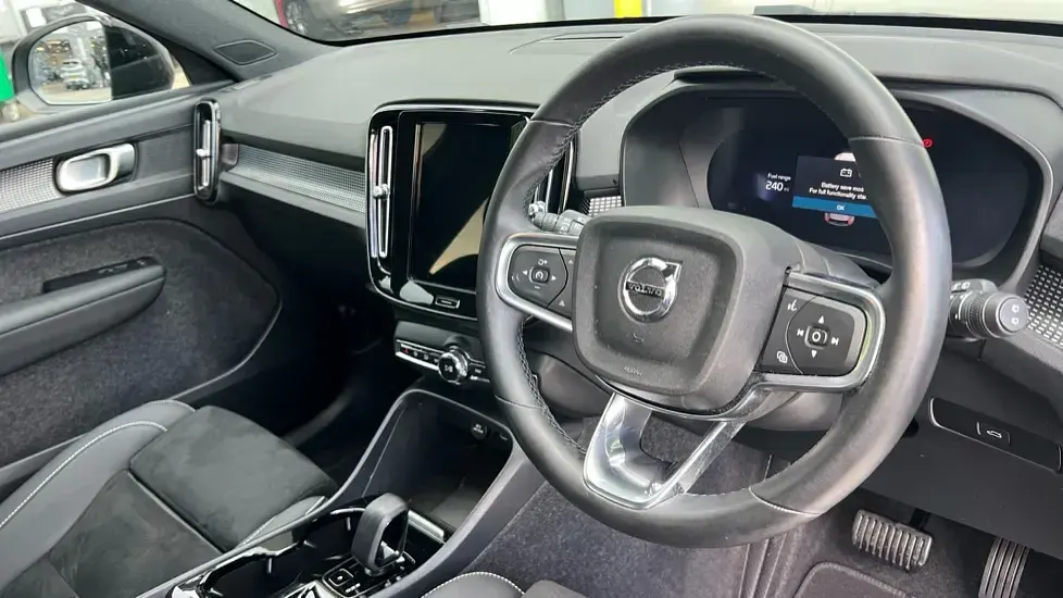 Used Volvo XC40 Plus 197 HP (144 kW) 2024 Black SUV