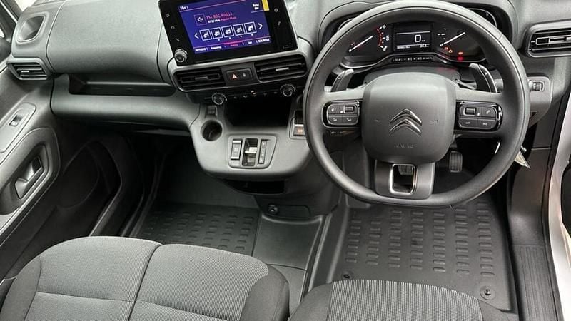 Image 3/4