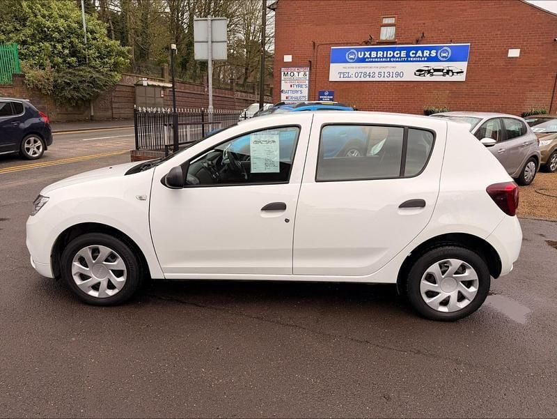 Used Dacia Sandero Ambiance 2017 White Hatchback