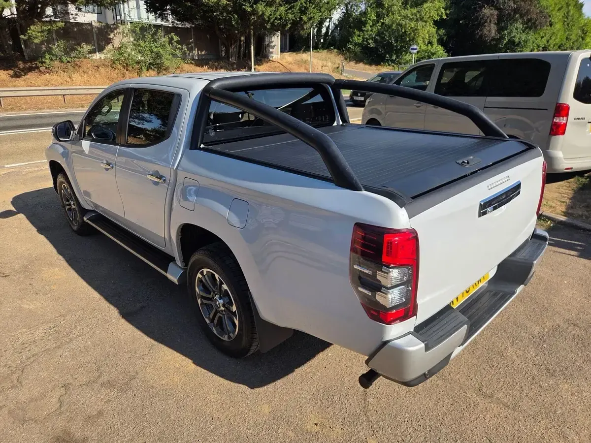 Used Mitsubishi L200 150 HP (110 kW) 2020 White Pickup