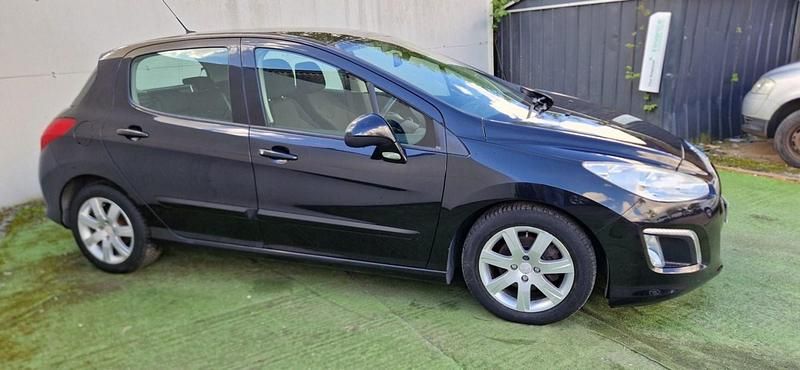 Used Peugeot 308 Active 92 HP (67 kW) 2013 Black Hatchback