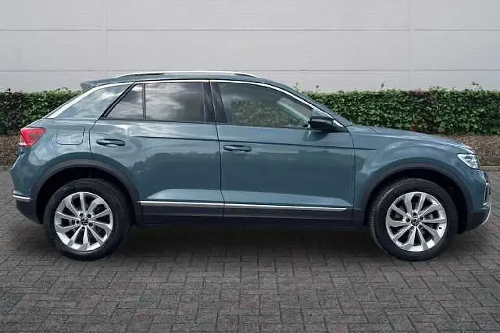 Usado VW T-Roc Style 150 HP (110 kW) 2023 Azul SUV