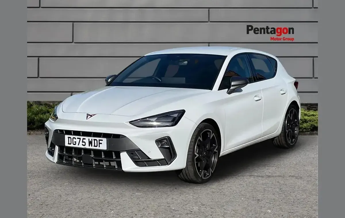 Used Cupra Leon 147 HP (108 kW) 2025 White Hatchback